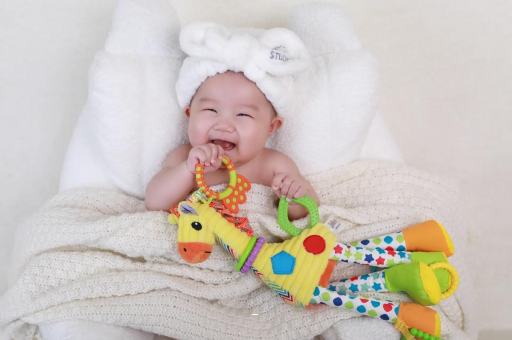 迪庆宝宝咬手指甲